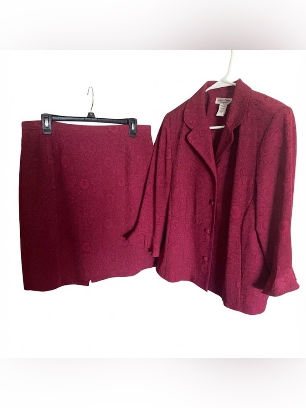 Vintage Lady Dorby 2-piece skirt suit berry textured floral brocade 14W